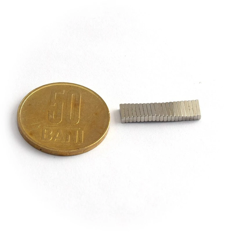 Magnet neodim bloc 5 x 2 x 1 mm cu moneda de 50 bani