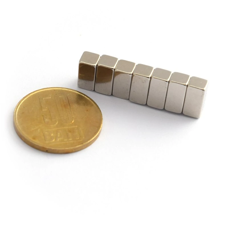 Magnet neodim bloc 10 x 5 x 5 mm - N42 grup cu moneda de 50 bani