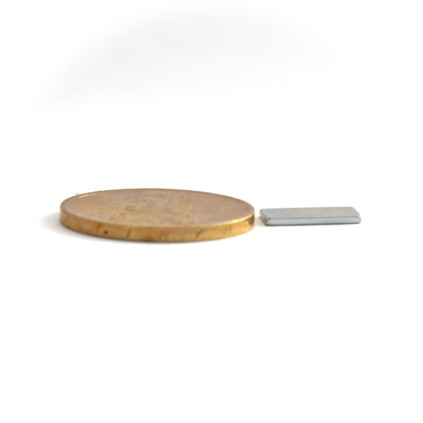 Неодимов магнит блок 12 x 6 x 1 мм - N38 - Zn с монета 50 стотинки