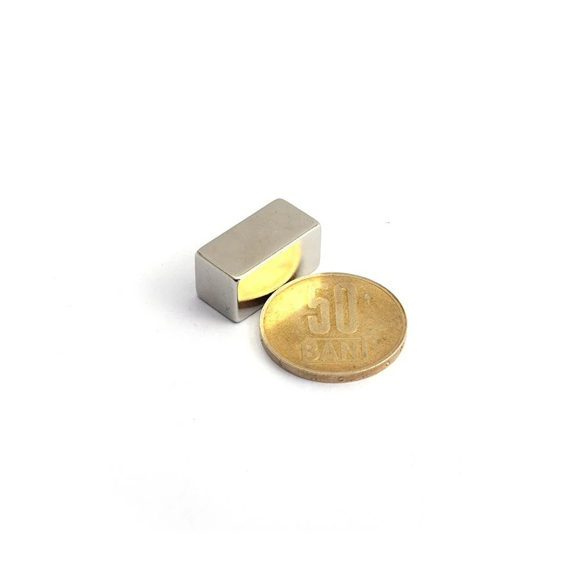 Magnet neodim bloc 20 x 10 x 10 mm - N45 cu moneda de 50 bani
