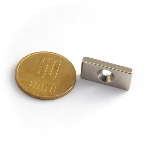 Magnet neodim bloc 20 x 10 x 5 mm cu gaura ingropata D4,5 D9,46 - N42 moneda