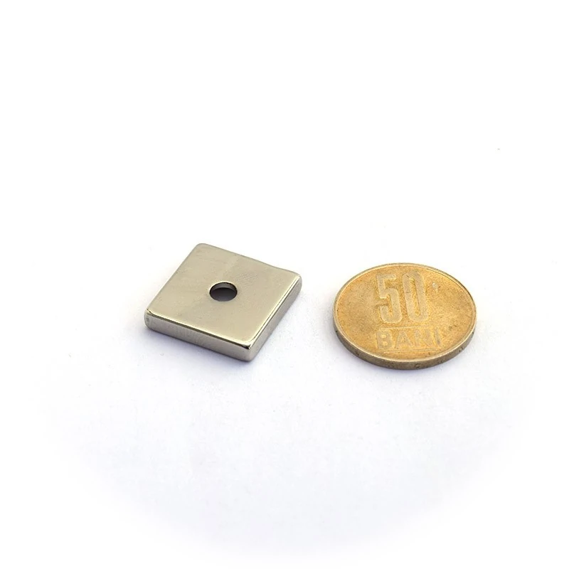 Magnet neodim bloc 20 x 20 x 4 mm cu gaura ingropata D4,5 D9,6 - N35 moneda intors