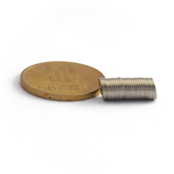 Неодимов магнит диск 6 x 0,5 мм - N35 хоризонтален комплект