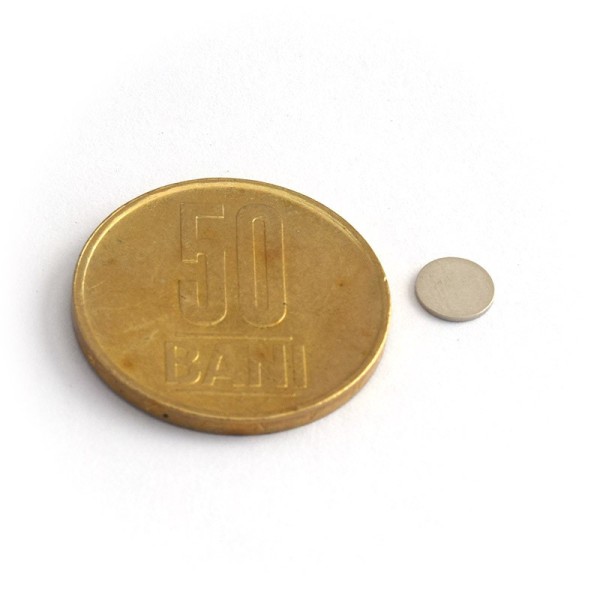 Неодимов магнит диск 6 x 0,5 мм - N35 с монета 50 стотинки