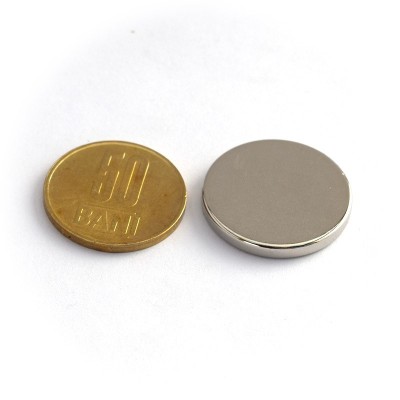 Magnet neodim disc 25 x 3 mm - N42 cu moneda