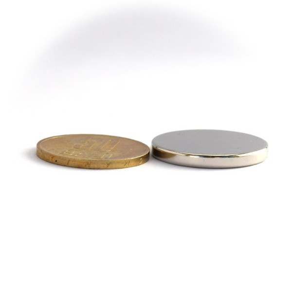 Magnet neodim disc 25 x 3 mm - N42 cu moneda