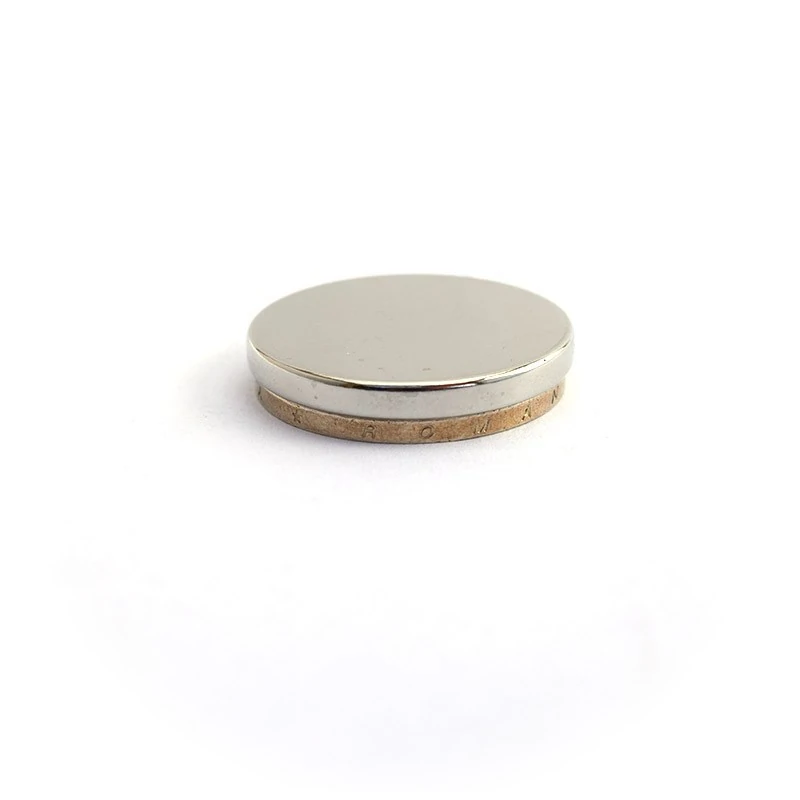 Magnet neodim disc 25 x 3 mm - N42 peste moneda