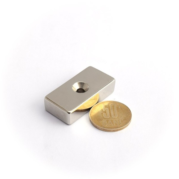 Magnet neodim bloc 40 x 20 x 10 mm cu gaura ingropata D4,5 D9,6 - N45 cu moneda