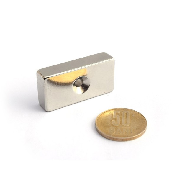 Magnet neodim bloc 40 x 20 x 10 mm cu gaura ingropata D4,5 D9,6 - N45 cu moneda