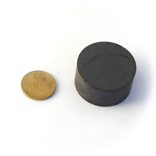 Magnet ferita disc 30 x 15 mm - cu moneda de 50 bani