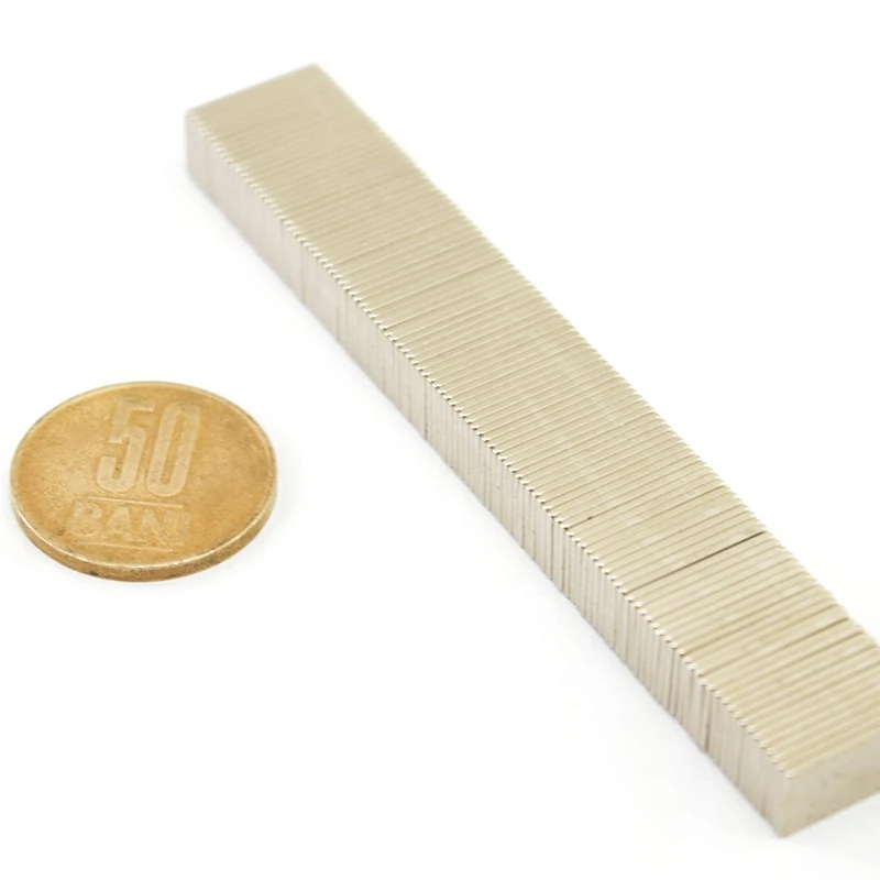 Magnet neodim bloc 15 x 8 x 0,9 mm - N35SH - NiCuNi grup cu moneda de 50 bani