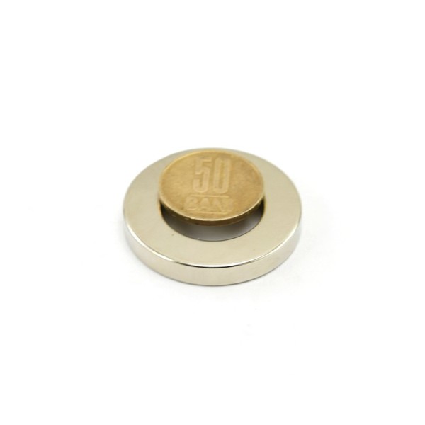 Magnet neodim inel 40 x 23 x 6 mm cu moneda 50 bani peste