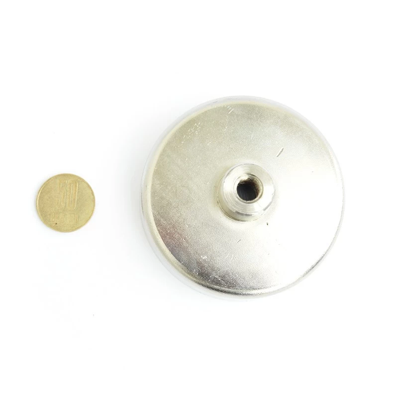 Magnet ferită oală D 80 mm cu gât filetat la interior privire de sus
