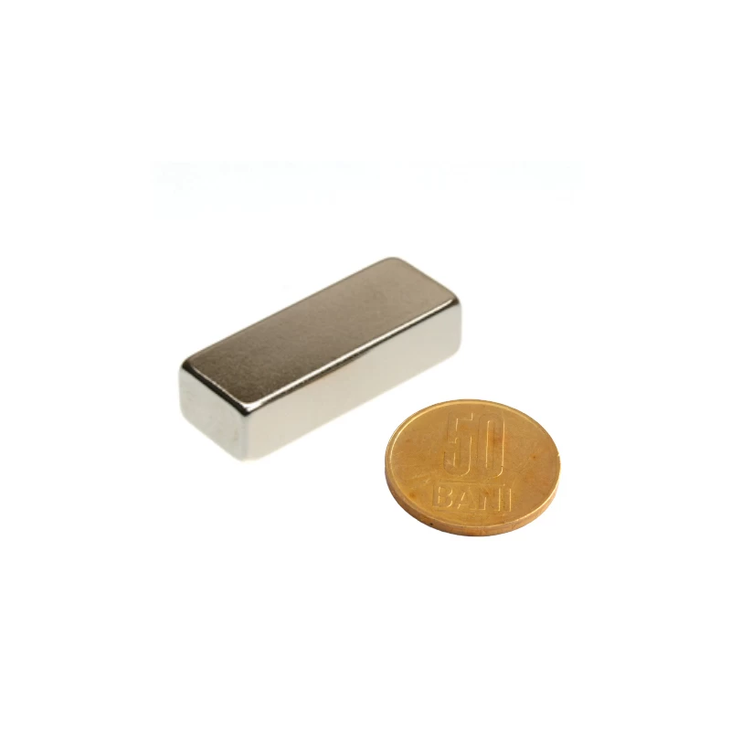 Magnet neodim bloc 40 x 15 x 10 mm cu moneda de 50 bani