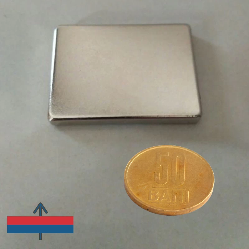 Magnet neodim bloc 40 x 30 x 5 mm cu magnetizare și moneda de 50 bani