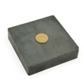 Феритен магнит блок 100 x 100 x 25 мм с монета 50 стотинки