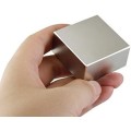 Неодимов магнит блок 40 x 40 x 20 мм в ръка