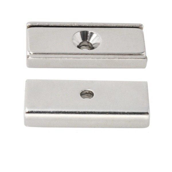 Magnet neodim bloc tip oală 30 x 13,5 mm cu gaură D 3,3 și șanfren D 6,5 - 2 buc