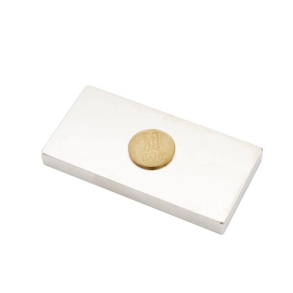 Неодимов магнит блок 100 x 50 x 10 мм N48 с монета 50 стотинки отгоре