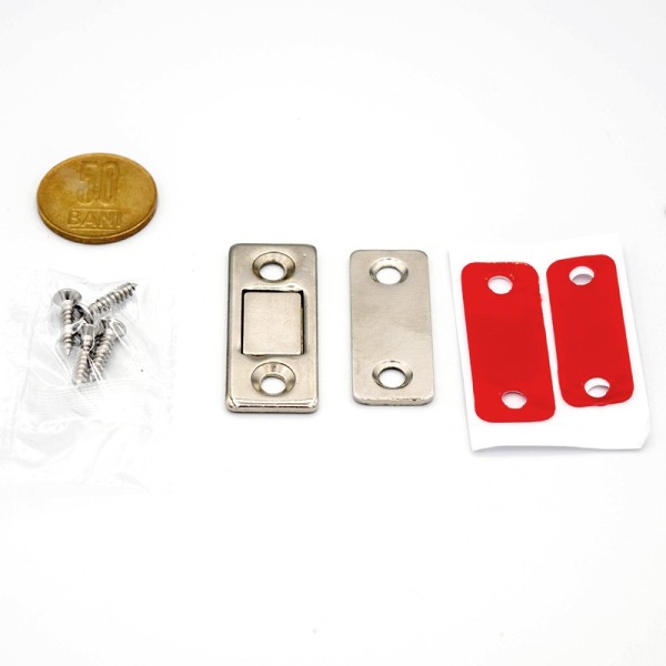 Închizător magnetic ultra subțire din oțel pt. uși de mobilier 41 x 17 x 2,3 cu moneda de 50 bani