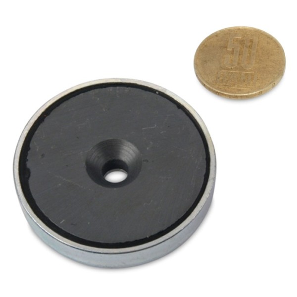 Magnet ferită oală D 50 mm cu gaură cu șanfren cu moneda 50 bani