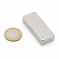Magnet neodim bloc 50 x 20 x 10 mm N52 - cu moneda de un euro